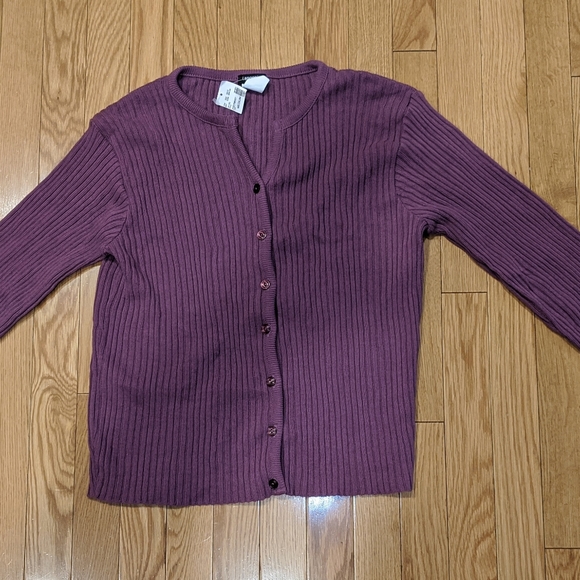 Langents women's size 8-10 button down sweater. - Picture 5 of 7